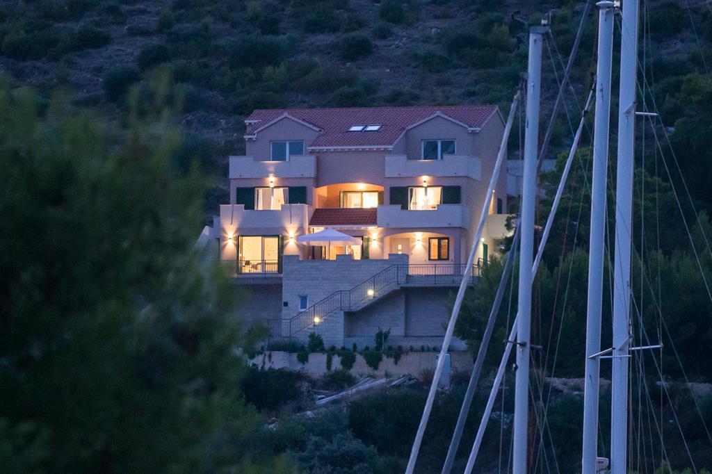Apartments Ladesta Lastovo Екстериор снимка