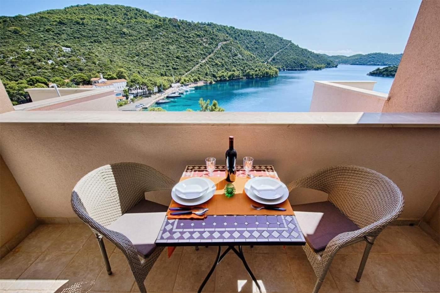 Apartments Ladesta Lastovo Екстериор снимка