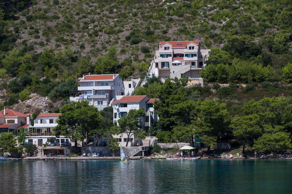 Apartments Ladesta Lastovo Екстериор снимка