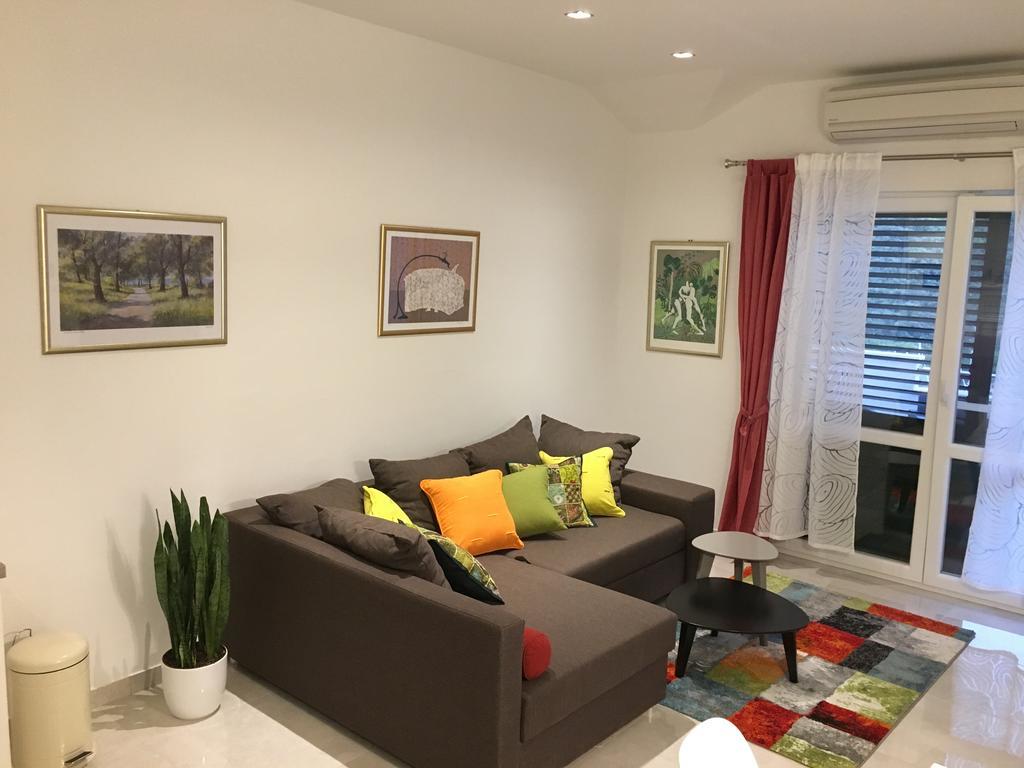 Apartments Ladesta Lastovo Екстериор снимка